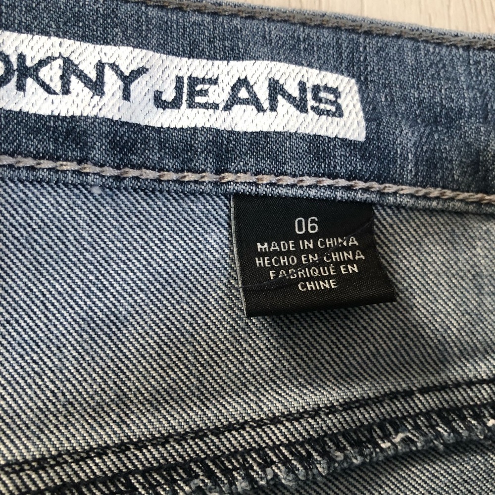 PENDING DKNY Blue Boyfriend Jeans Relaxed Fit, Excellent Condition - Picture 3 of 5